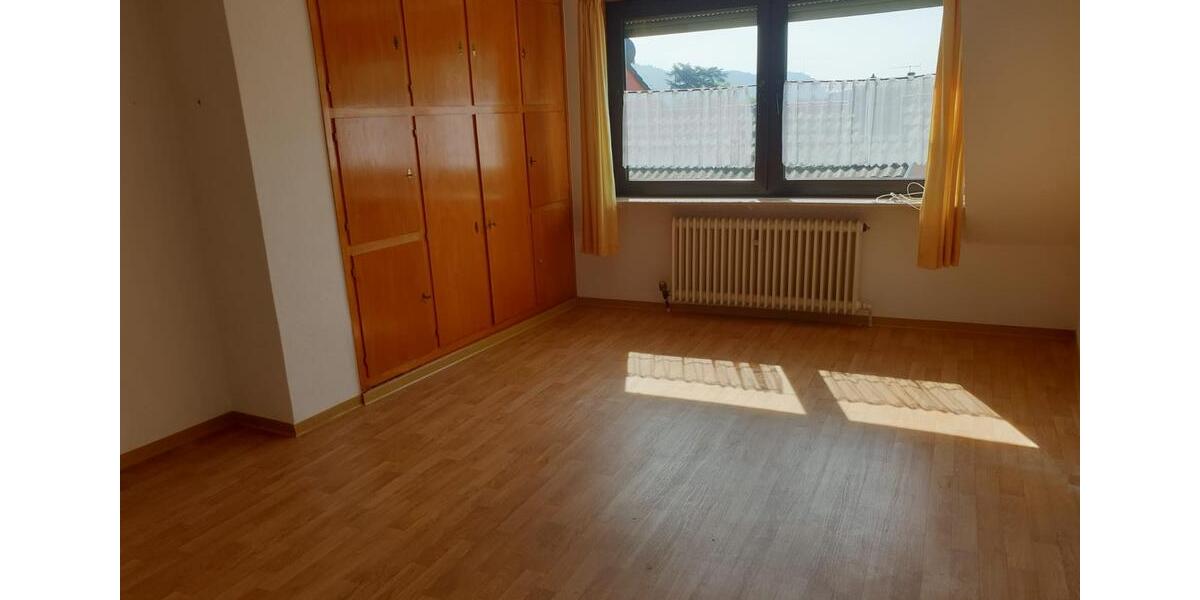 Reihenhaus Remagen - 6 Zimmer, 215 m&sup2;, 260.000&euro; | Angebot:27227804
