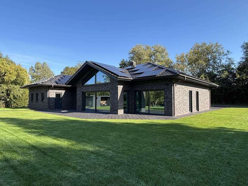 Haus zum Kaufen in Hude 1.400.000 € 247 m² 6 zimmer