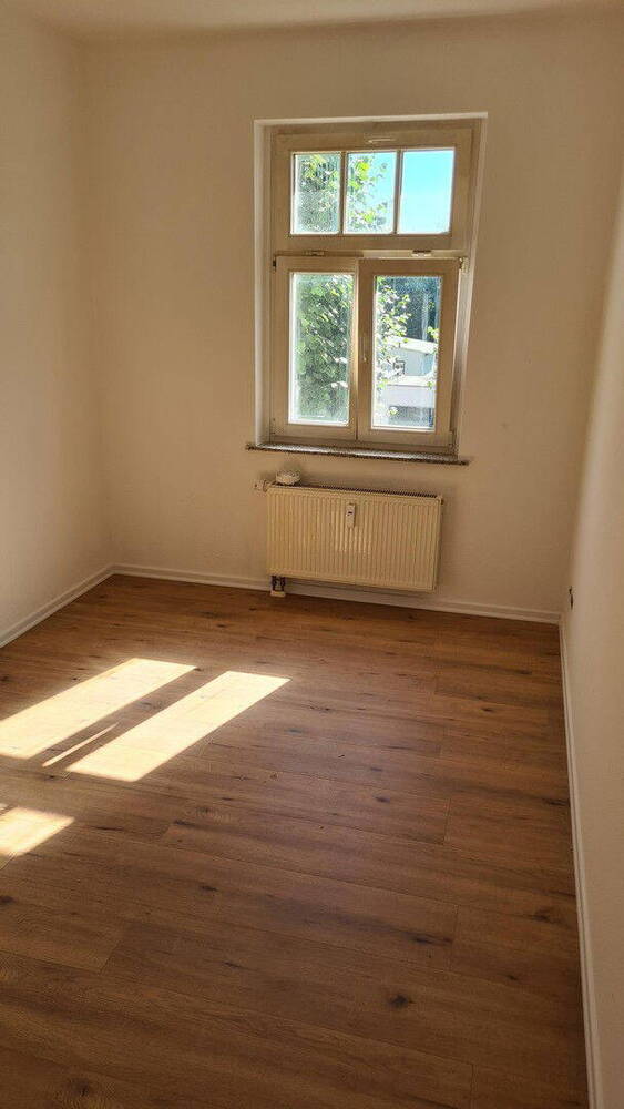 Ruhige und helle, umfassend sanierte Wohnung mit neuer Einbauküche zu vermieten