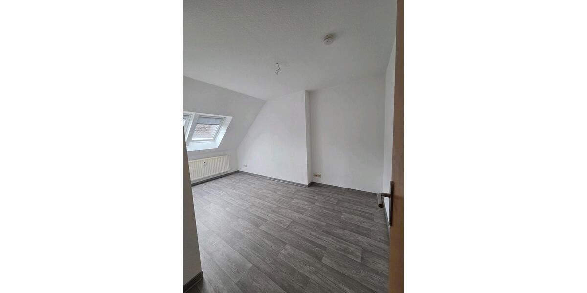 Dachgeschoßwohnung Staßfurt Löderburg - 4 Zimmer, 80 m&sup2;, 400&euro; | Angebot:26382592