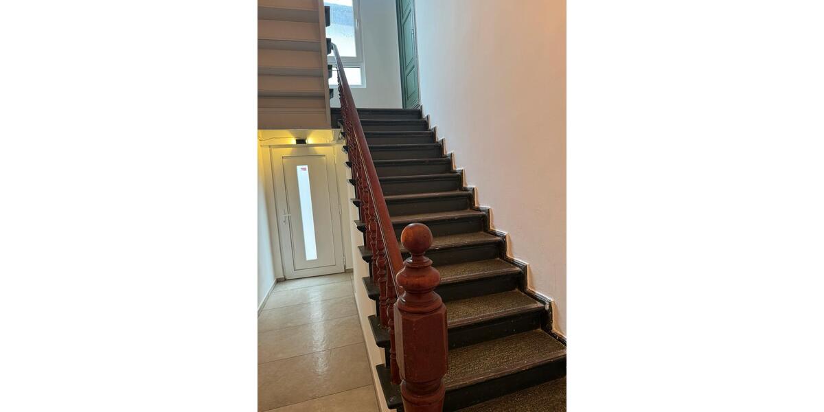 Etagenwohnung Varel - 4 Zimmer, 150 m&sup2;, 1.100&euro; | Angebot:26267997