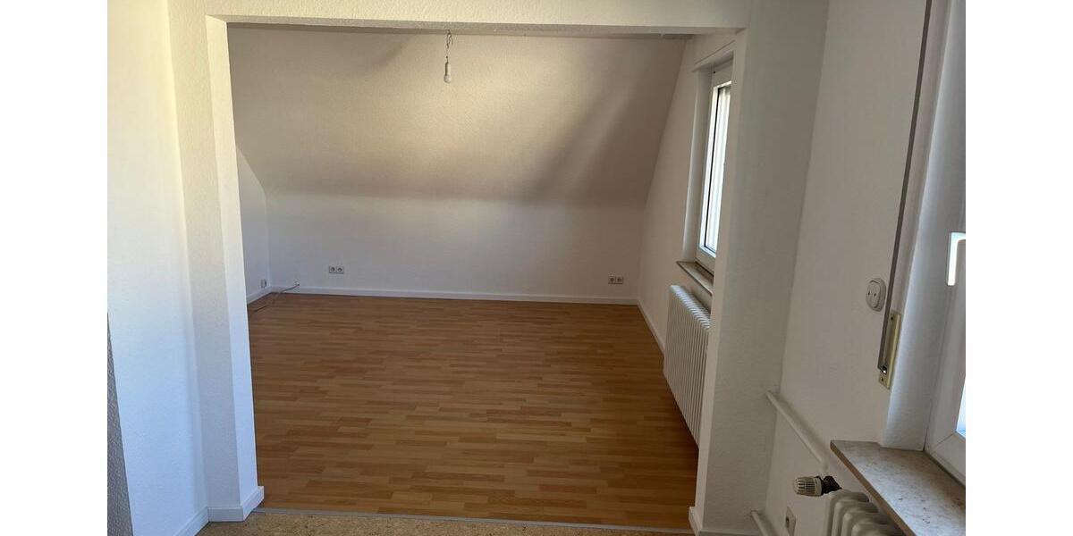 Dachgeschoßwohnung Asperg - 3.5 Zimmer, 75 m&sup2;, 1.100&euro; | Angebot:26267553