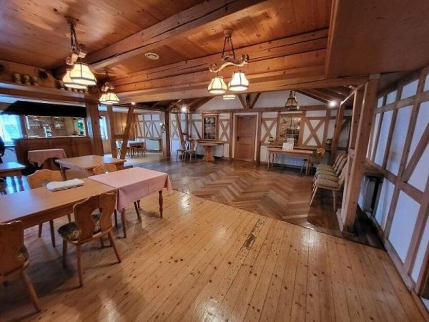 Renommierter Gasthof mit Saal, Wohnungen & 2.738 m² Grundstück