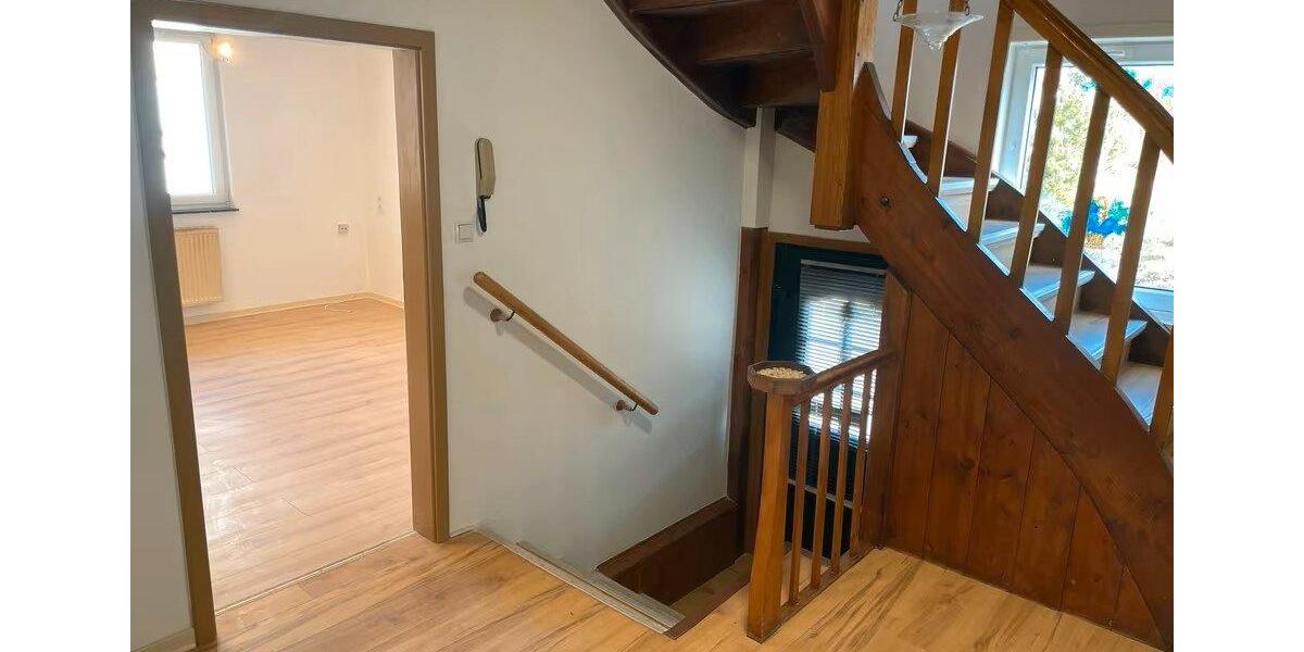 Einfamilienhaus Grebenstein - 6 Zimmer, 200 m&sup2;, 1.300&euro; | Angebot:26129821