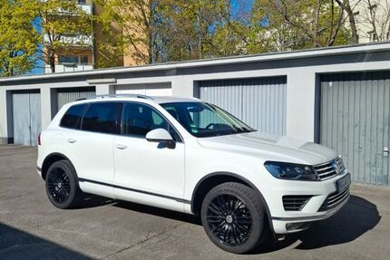 VW Touareg 239.000 km 15.900 &euro; Kelsterbach 65451