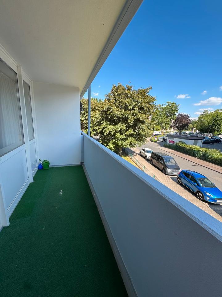 Helle und top geschnittene 3 Zimmer Wohnung Nied - möbliert
