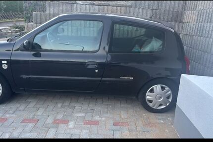Renault Clio 66.000 km 2.300 &euro; Gummersbach 51643