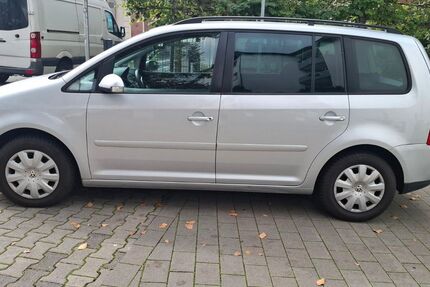 VW Touran 299.900 km 3.100 € Frankfurt 60528