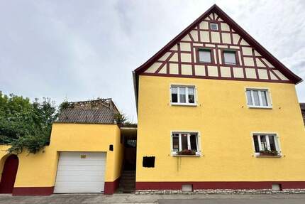 3-Familienhaus mit Garten und Ausbaureserve 1 zimmer
