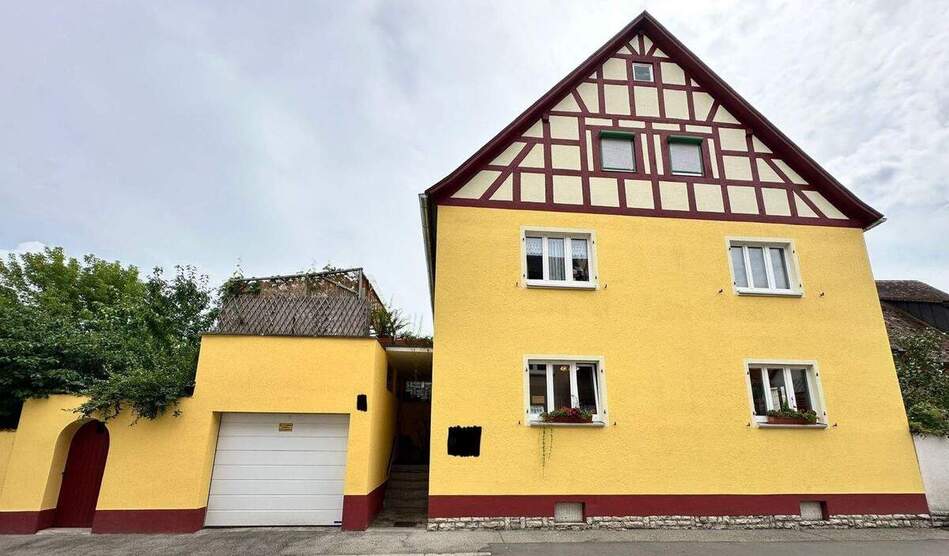 3-Familienhaus mit Garten und Ausbaureserve 1 zimmer