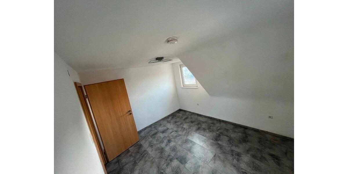 Dachgeschoßwohnung Mühlacker - 2.5 Zimmer, 60 m&sup2;, 700&euro; | Angebot:25995943