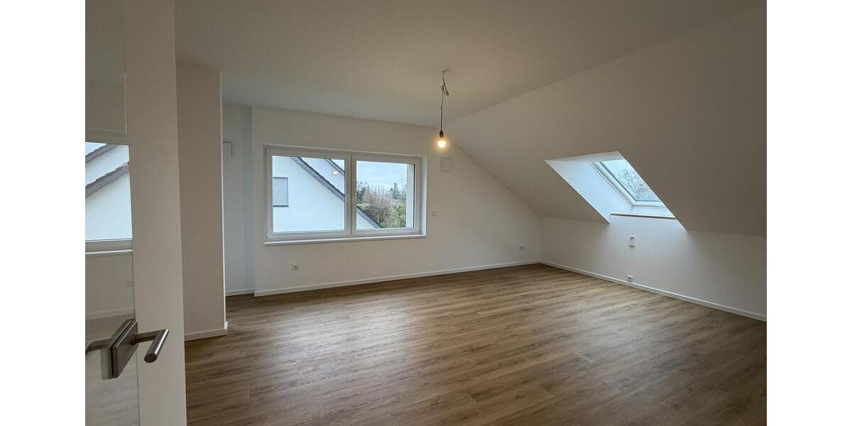 Wohnen über Halle (Westf.) – Moderne Dachgeschosswohnung in Hanglage 3.5 zimmer