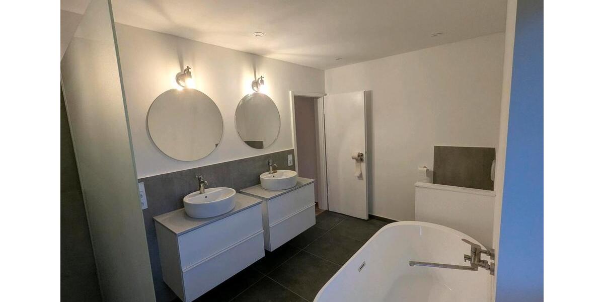 Einfamilienhaus Bonn Hardtberg - 6 Zimmer, 180 m&sup2;, 2.700&euro; | Angebot:24706460