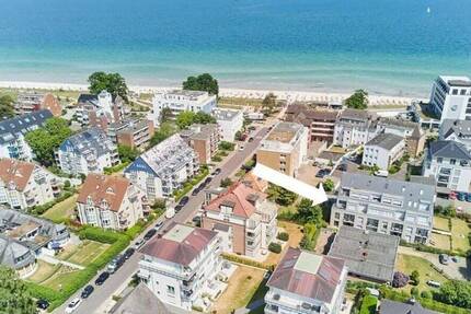Neuwertig und in zweiter Reihe zum Strand