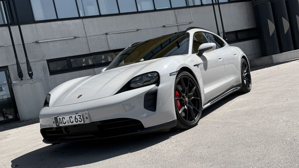 Porsche Taycan 59.000 km 76.500 &euro; Würselen 52146