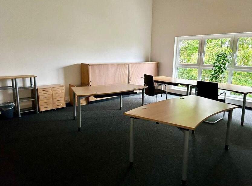 *Neubau* Erstbezug - Zweiraum Büro möbliert