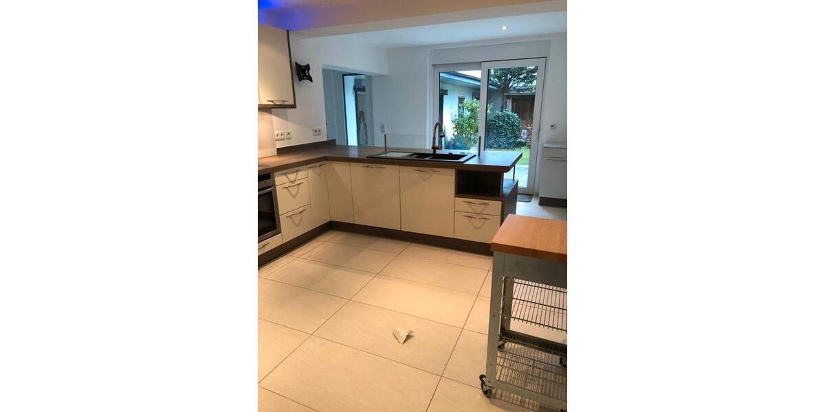 Einfamilienhaus Dreieich - 9 Zimmer, 300 m&sup2;, 4.390&euro; | Angebot:26615670