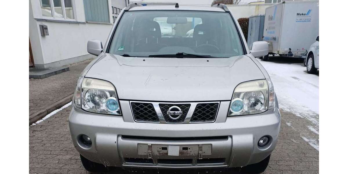 Nissan X-Trail 272.500 km 2.850 &euro; Eching 85386