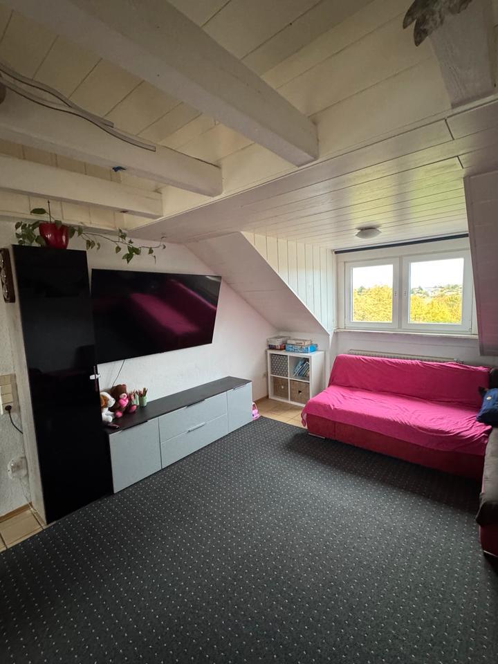Dachgeschoss Wohnung Bischofsheim zimmer