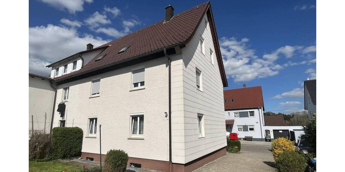 Doppelhaushälfte Trossingen - 9 Zimmer, 140 m&sup2;, 319.000&euro; | Angebot:26358877