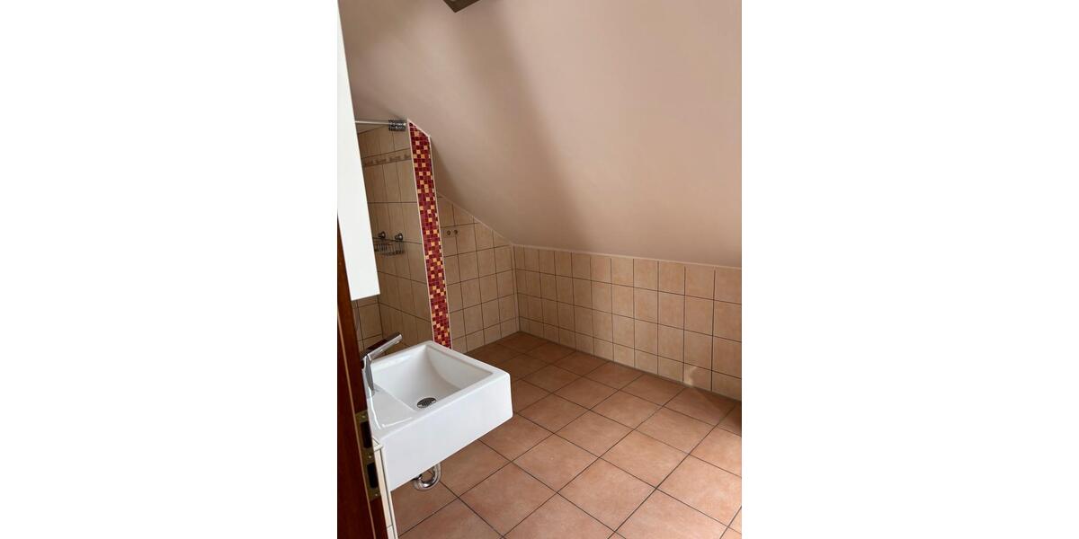 Dachgeschoßwohnung Nittendorf - 2.5 Zimmer, 50 m&sup2;, 170.000&euro; | Angebot:25980055