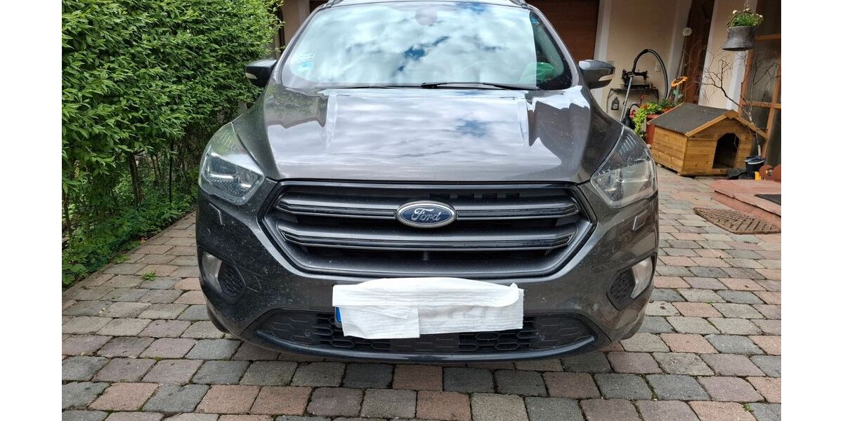 Ford Kuga 182.000 km 11.990 &euro; Großkarolinenfeld 83109