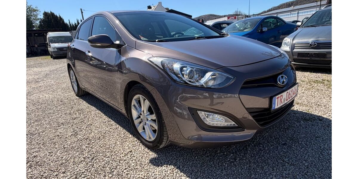 Hyundai i30 242.000 km 3.999 &euro; Trier 54294
