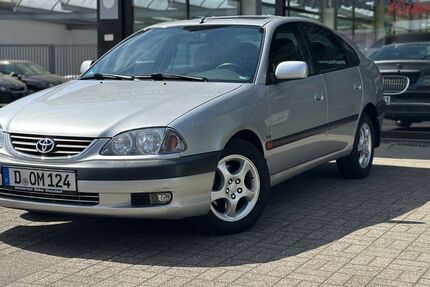 Toyota Avensis 115.235 km 3.990 &euro; Düsseldorf 40235