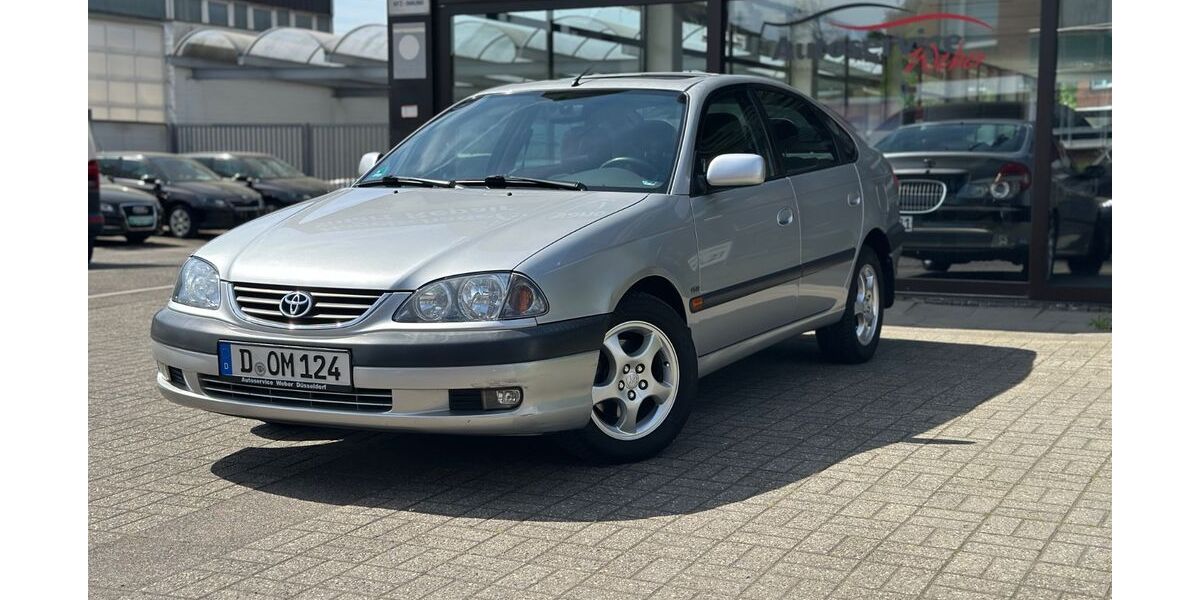 Toyota Avensis 115.235 km 3.990 &euro; Düsseldorf 40235