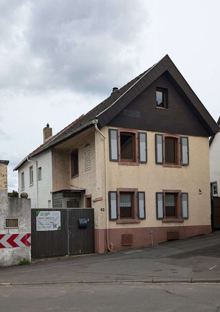Haus zum Kaufen in Kirchheim an der Weinstraße 289.500 € 107 m²