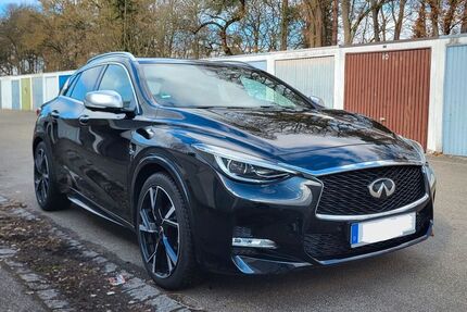 INFINITI Q30