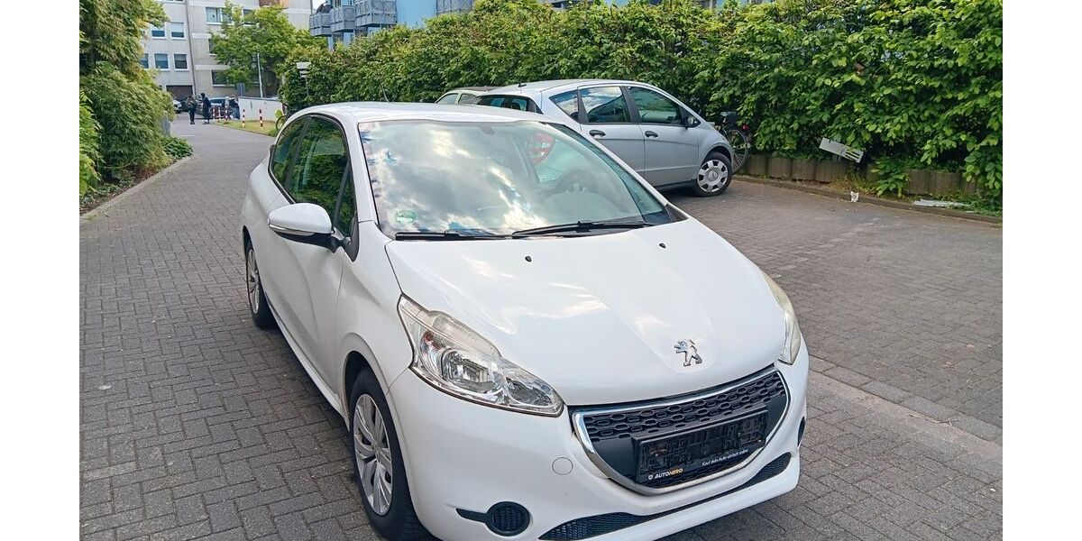 Peugeot 208 191.000 km 1.999 &euro; Düsseldorf 40233