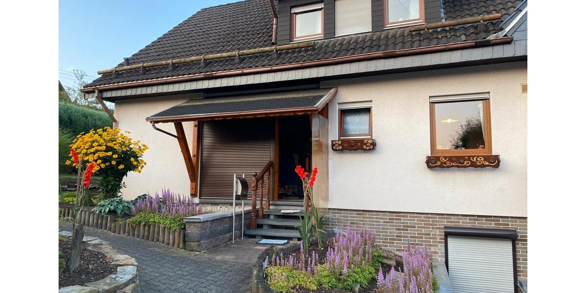 Doppelhaushälfte Netphen - 6 Zimmer, 120 m&sup2;, 310.000&euro; | Angebot:24708882