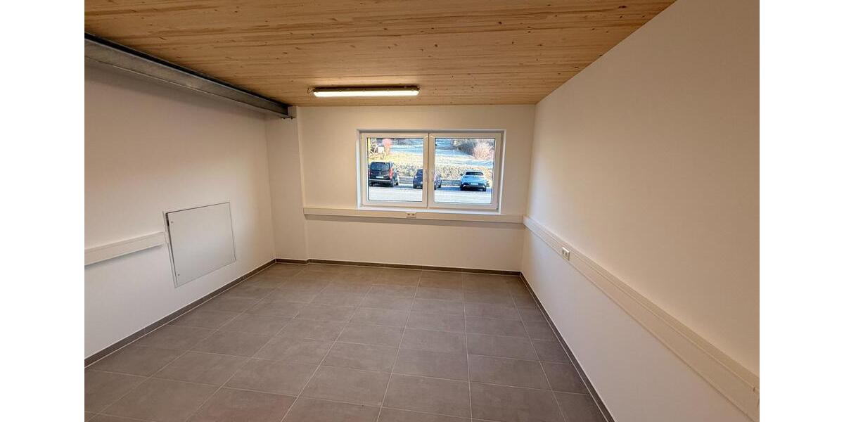 Moderne Neubau Gewerbehalle mit 576m² in Grünsfeld zur Miete zimmer