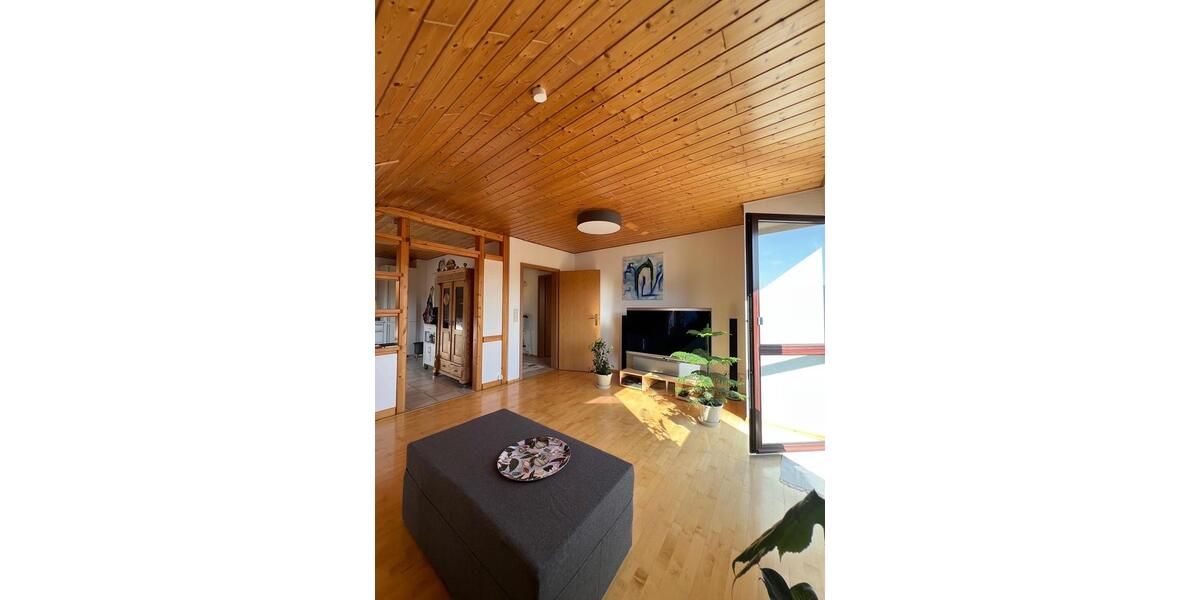 Dachgeschoßwohnung Höchberg - 3 Zimmer, 78 m&sup2;, 850&euro; | Angebot:25360970