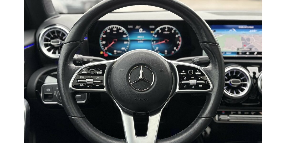 Mercedes-Benz A 200 KEYLESS/MULTIBEAM/PANO/KAMERA/AHK/1.HAND 61.992 km 25.900 &euro; Villingen-Schwenningen 78054