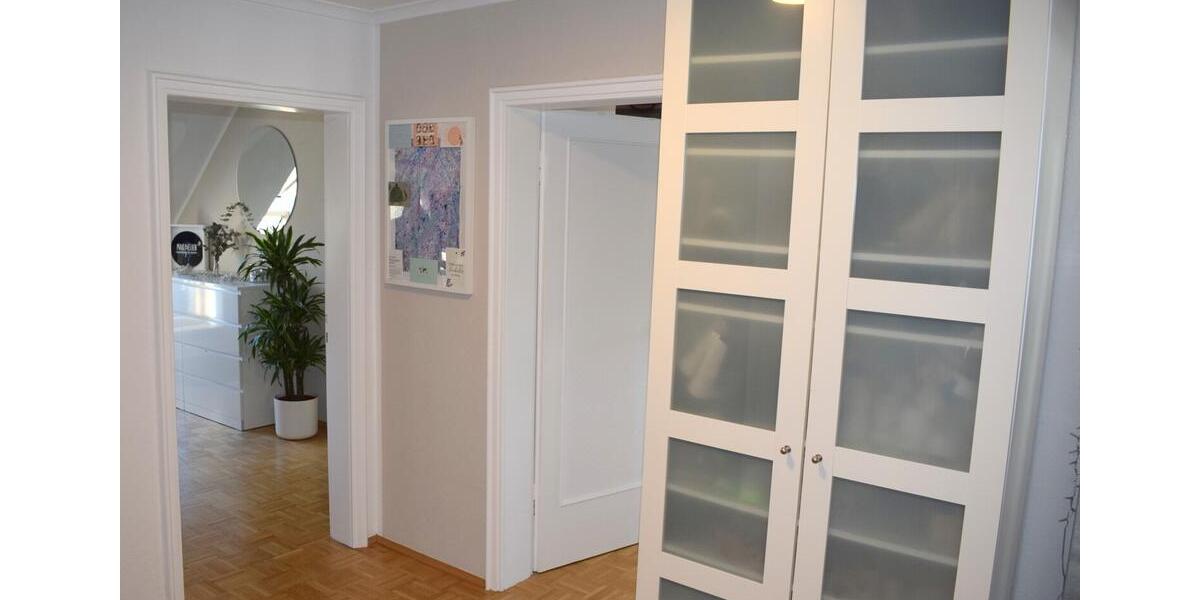 Dachgeschoßwohnung Essen Stadtbezirk III - 3.5 Zimmer, 87 m&sup2;, 820&euro; | Angebot:25563137