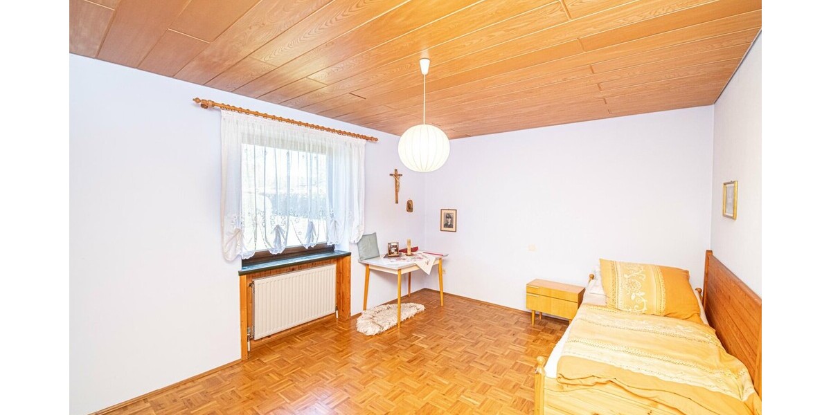 Großzügiges Haus mit 2 Wohneinheiten möglich – ideal für Familie oder Vermietung - Einfamilienhaus Schönsee | Angebot:26443086