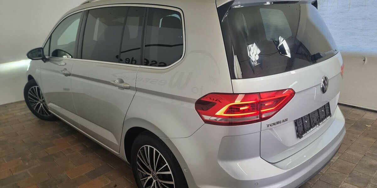 VW Touran Highline BMT DSG LED AHK ACC Navi 7-Sitze 91.700 km 26.900 &euro; Garrel 49681