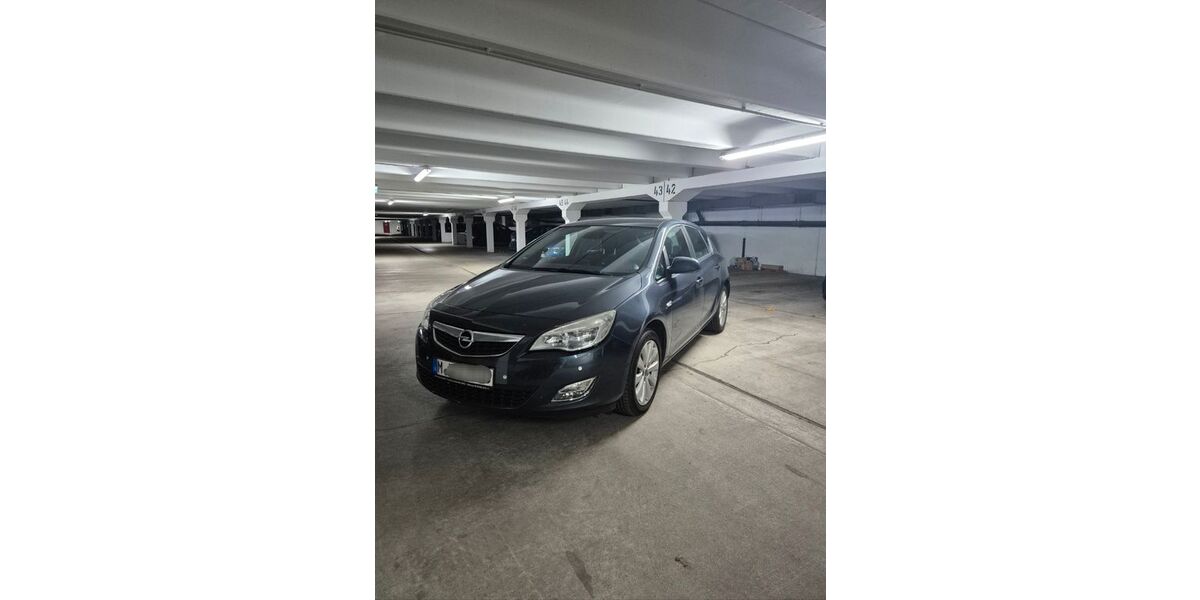 Opel Astra 219.000 km 3.000 &euro; München 81737