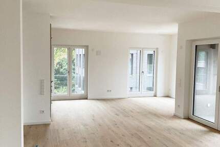 Helles Wohnambiente! Großer Wohn-Ess-Office Bereich, EBK, Tageslichtbad + Walk-In-Dusche, Aufzug 2 zimmer