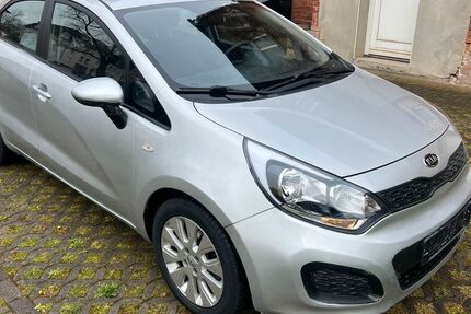 Kia Rio 43.000 km 5.555 &euro; Dresden 01139