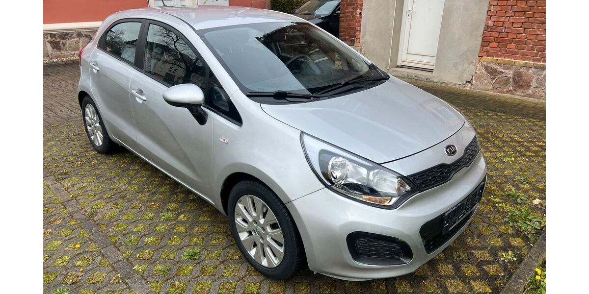 Kia Rio 43.000 km 5.555 &euro; Dresden 01139