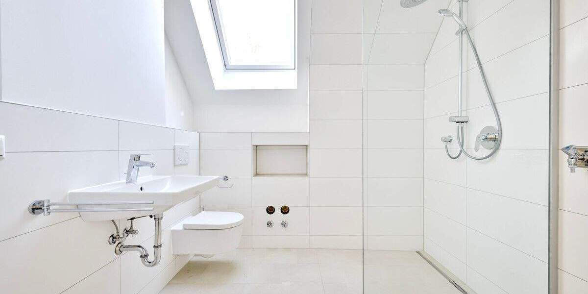 Über den Dächern: Dachgeschoss-Wohnung mit Weitblick 2 zimmer