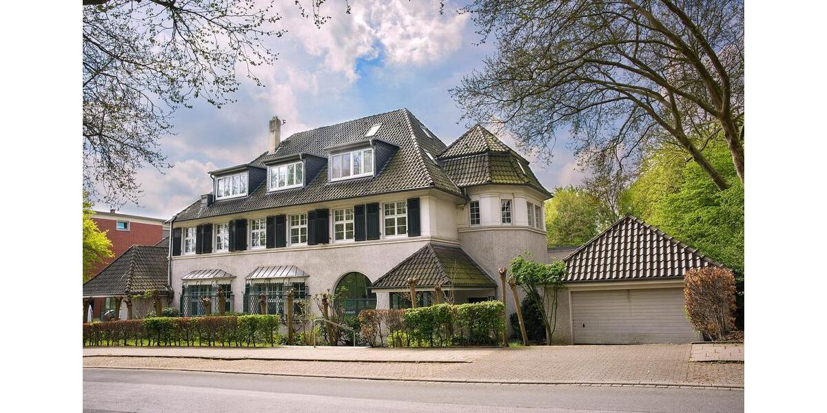 Exklusive 218 qm Altbauwohnung mit großer Dachterrasse und Wintergarten – renoviert - provisionsfrei 5 zimmer