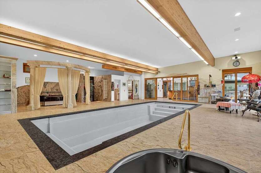 Haus zum Kaufen in Bad Herrenalb 750.000 € 231.57 m²