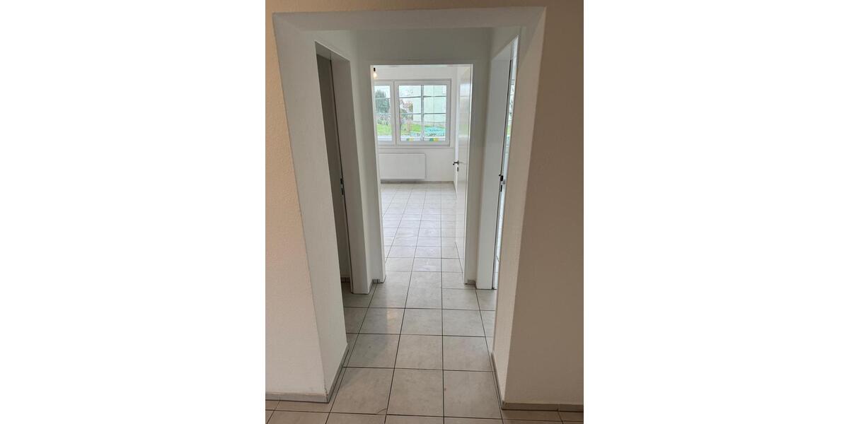 Erdgeschoßwohnung Philippsburg - 4 Zimmer, 92 m&sup2;, 1.100&euro; | Angebot:25306774