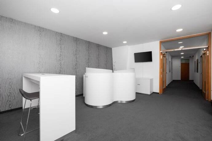 Privater Büroraum für 5 Personen in Regus Dusseldorf, Neuer Zollhof