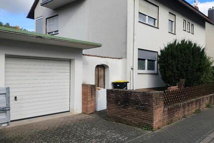 3 Zimmer Wohnung mit Balkon, Gartenanteil und Garage zimmer