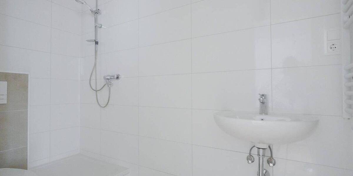 Etagenwohnung Düsseldorf Oberbilk - 2 Zimmer, 65 m&sup2;, 1.040&euro; | Angebot:26803012